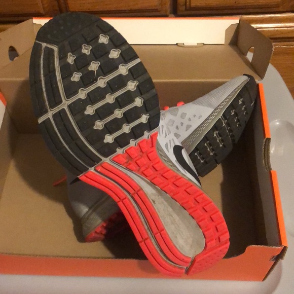 Gray and hot pink Nikes - Picture 2 of 4